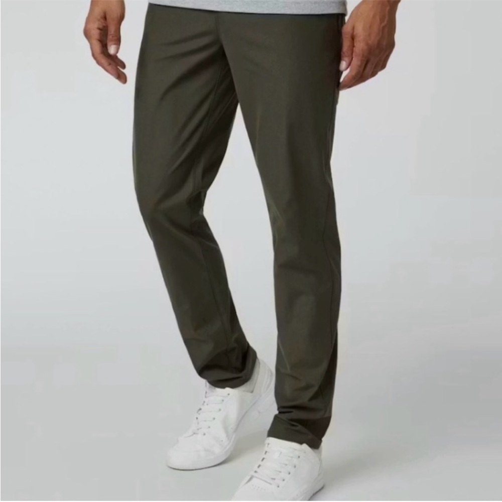 Vuori Men's Meta Pant in Dark Olive, Size 30, Excellent Condition